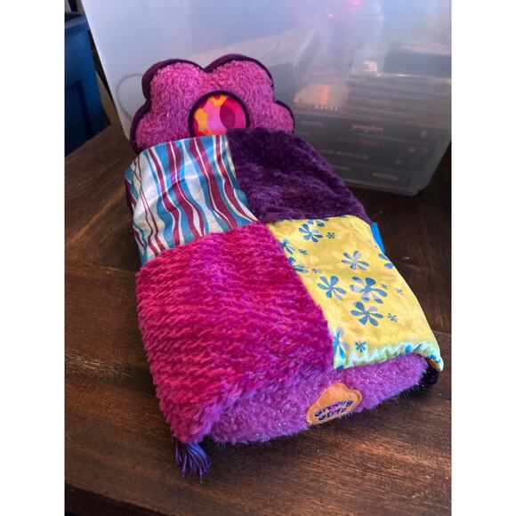 Gymobree,  Groovy, and Lovely Lilly Dolls 8 in total and Groovy Girls Bed - Picture 4 of 6